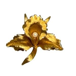 Gold Tone Floral Brooch Pin Textured Leaves Faux Pearl Center Statement